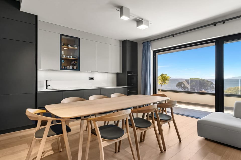 Dining area, kitchen