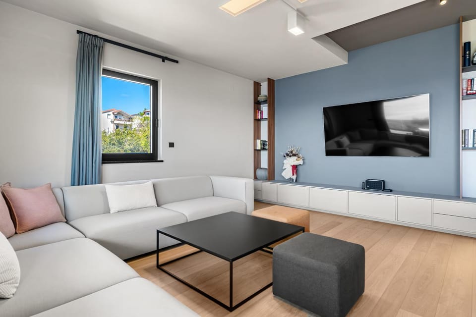 TV and multimedia, Living room, Seating area