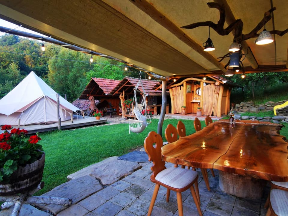 Lazy Dreams Voia Glamping - Cort Panorama Luxury tent in Romania