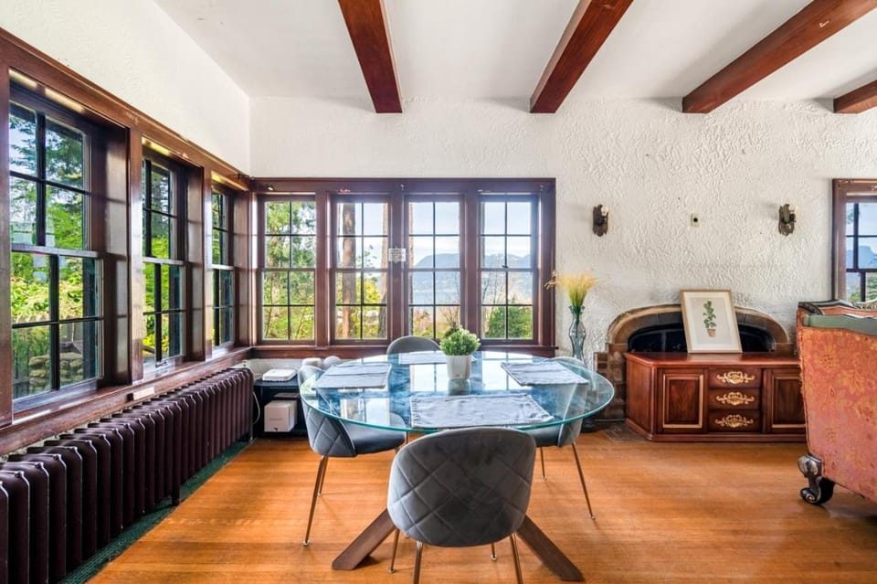 Cozy Private Room Near UBC & Pacific Spirit Park Bed and Breakfast in Vancouver