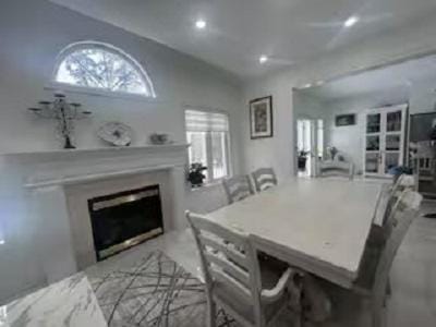 Luxury Renovated Master King Bedroom Private Bath Bed and Breakfast in Richmond Hill