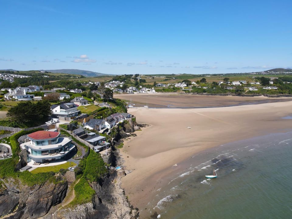 Finest Retreats - Hampton Coast House in Abersoch