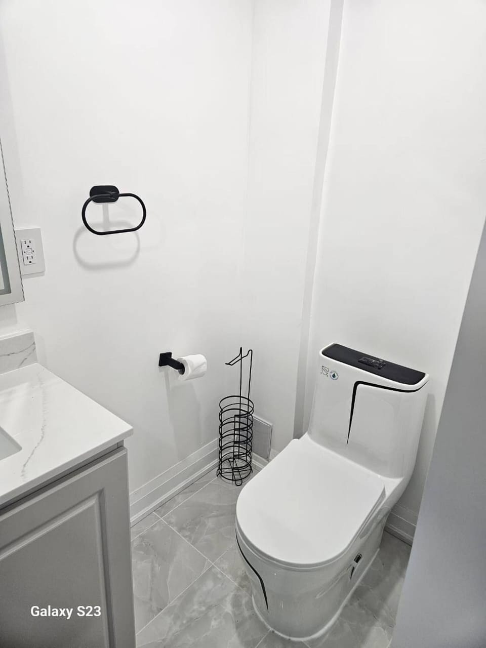 Stylish Modern Suite World Cup Ready Apartment in Burlington