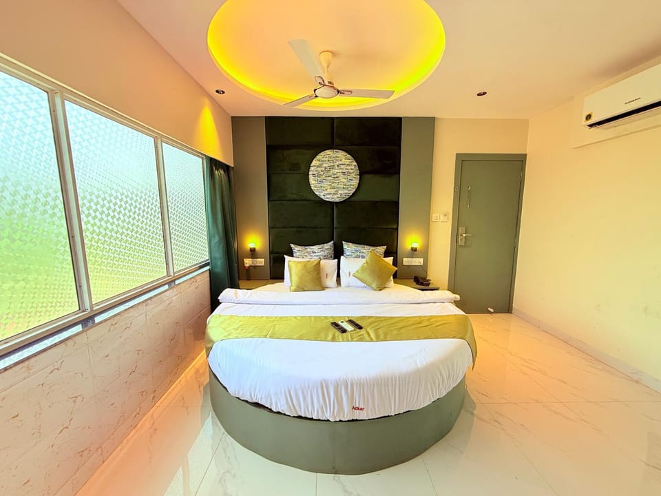 Bed, Photo of the whole room, Bedroom, air conditioner