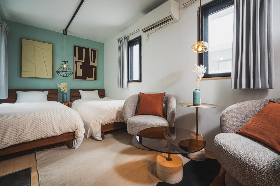 Bed, Living room, Photo of the whole room, Seating area, Bedroom, air conditioner