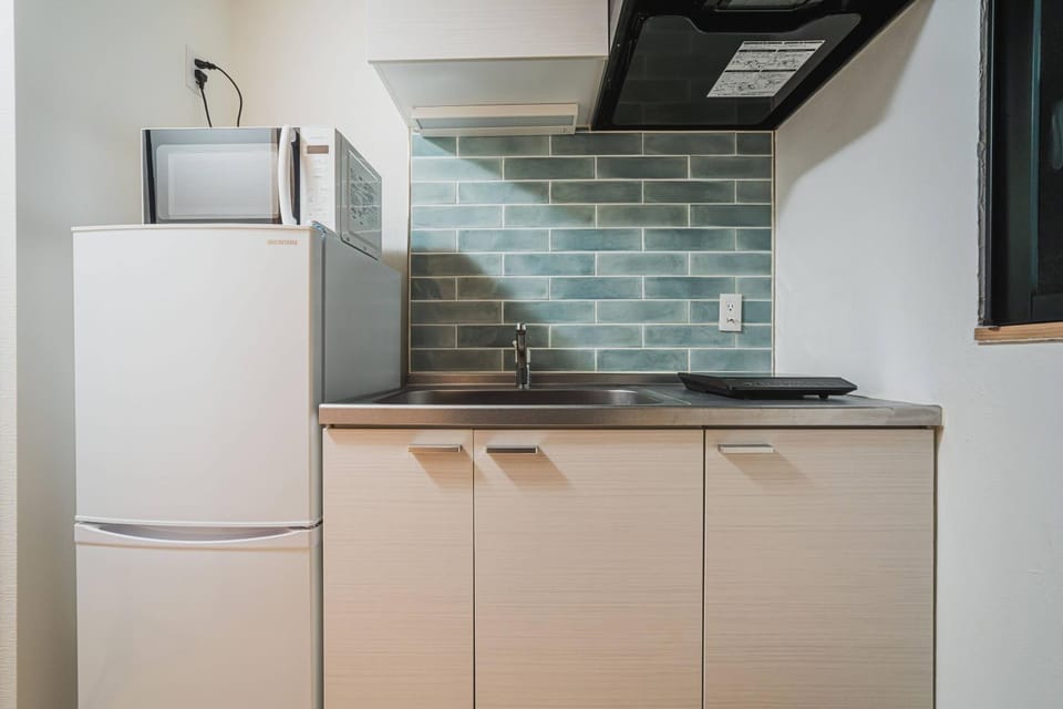 Kitchen or kitchenette, microwave, oven, stove