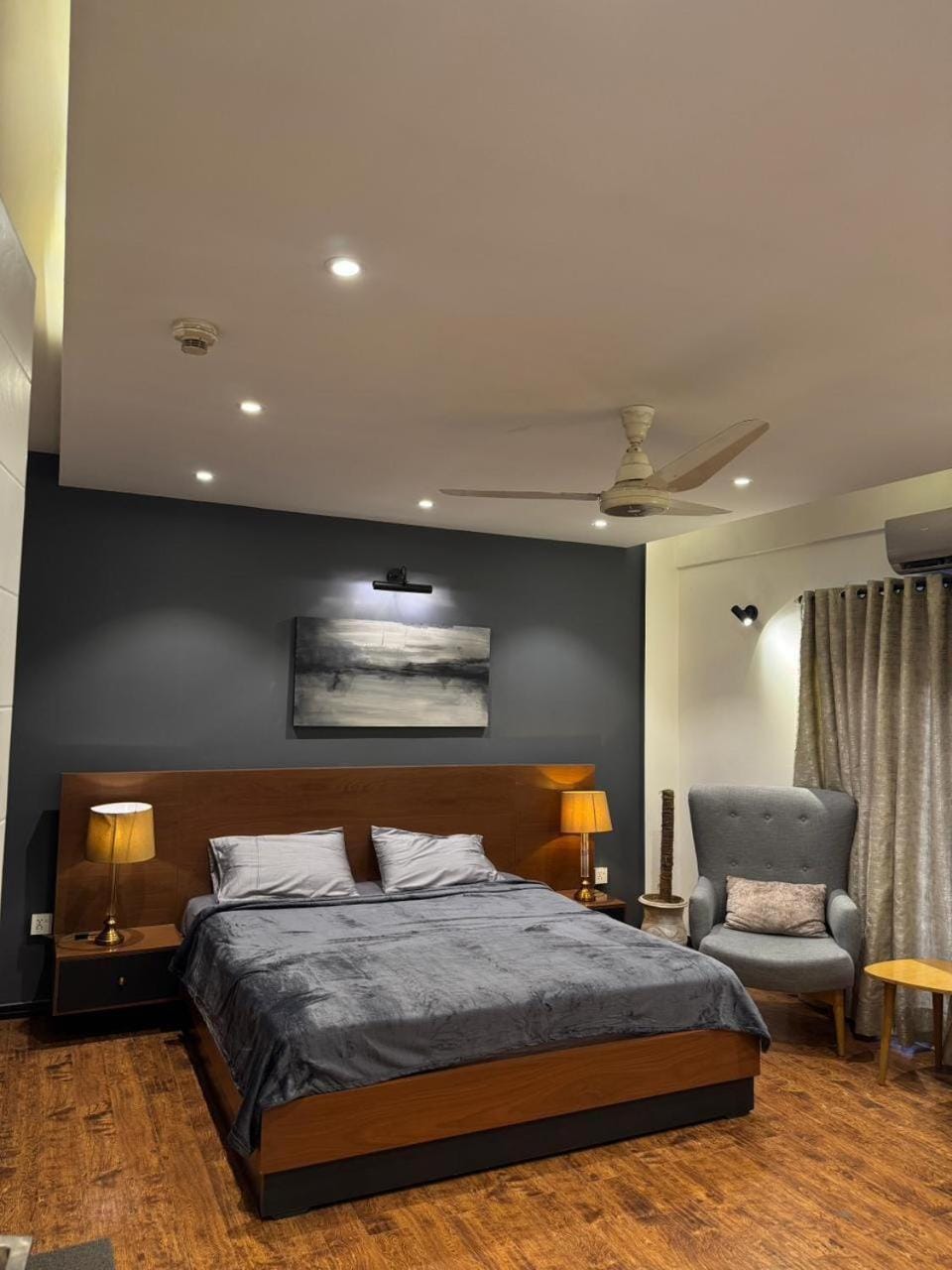 Bed, Photo of the whole room, Bedroom