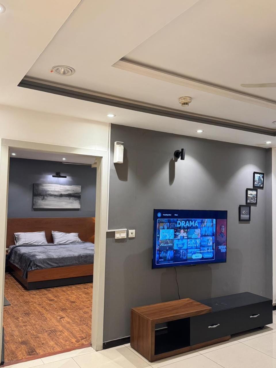 Communal lounge/ TV room, Bed, TV and multimedia, Photo of the whole room, Evening entertainment, Bedroom