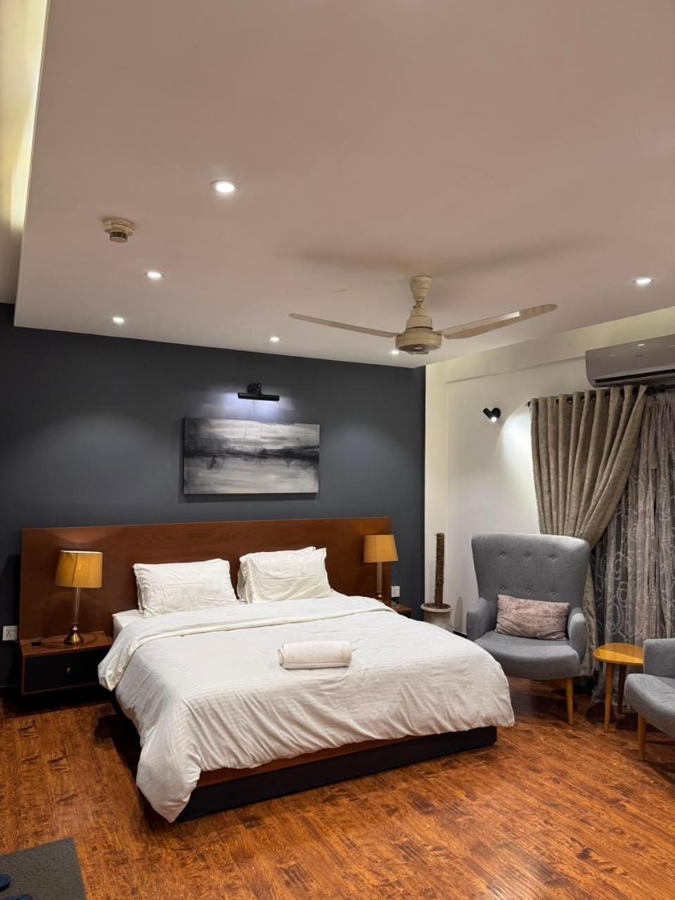 Bed, Photo of the whole room, Bedroom