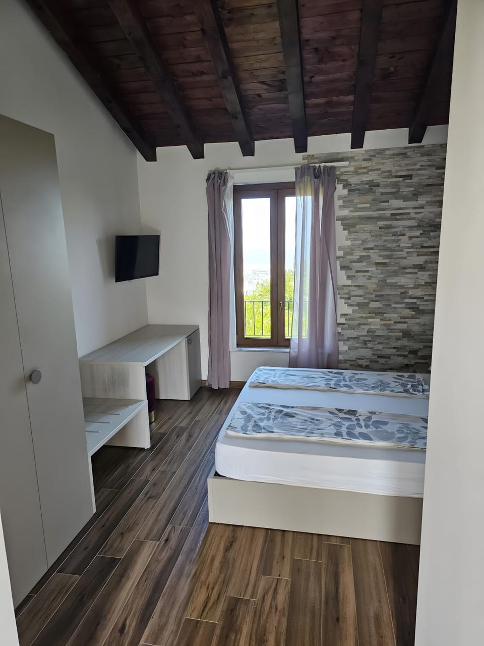 Property building, Living room, Bedroom
