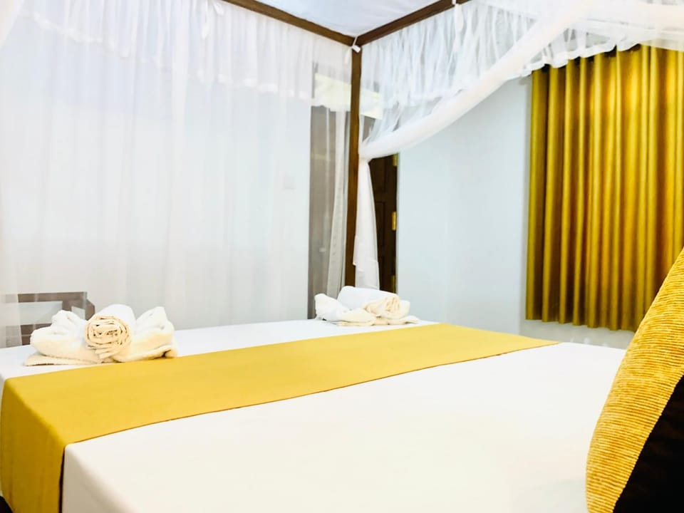 Bedroom, towels