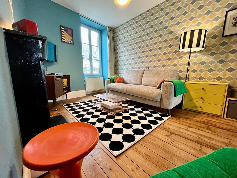 L appart Pop, ambiance années 70, proche centre, 6 personnes Apartment in Orléans