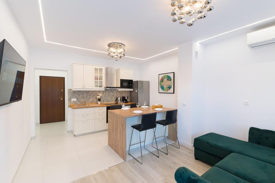 TV and multimedia, Kitchen or kitchenette, Living room, Dining area, oven
