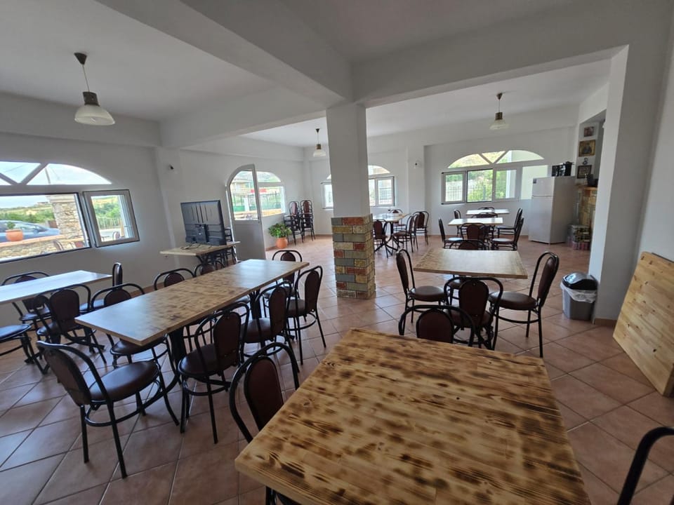 Restaurant/places to eat, Dining area
