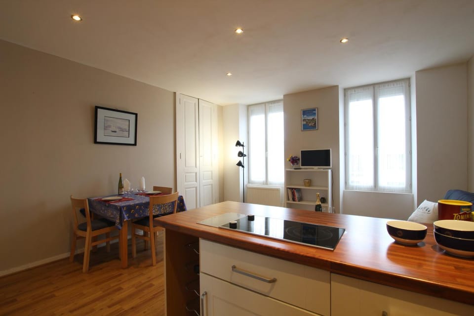 TV and multimedia, Kitchen or kitchenette, Seating area, Dining area