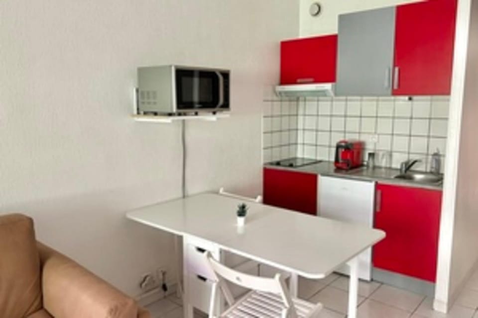 Apartment in complex with pool and tennis court Apartment in Nice