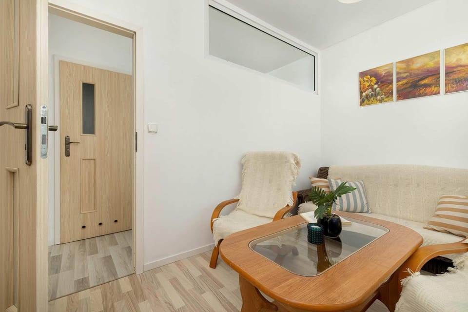 Seating area, pet friendly