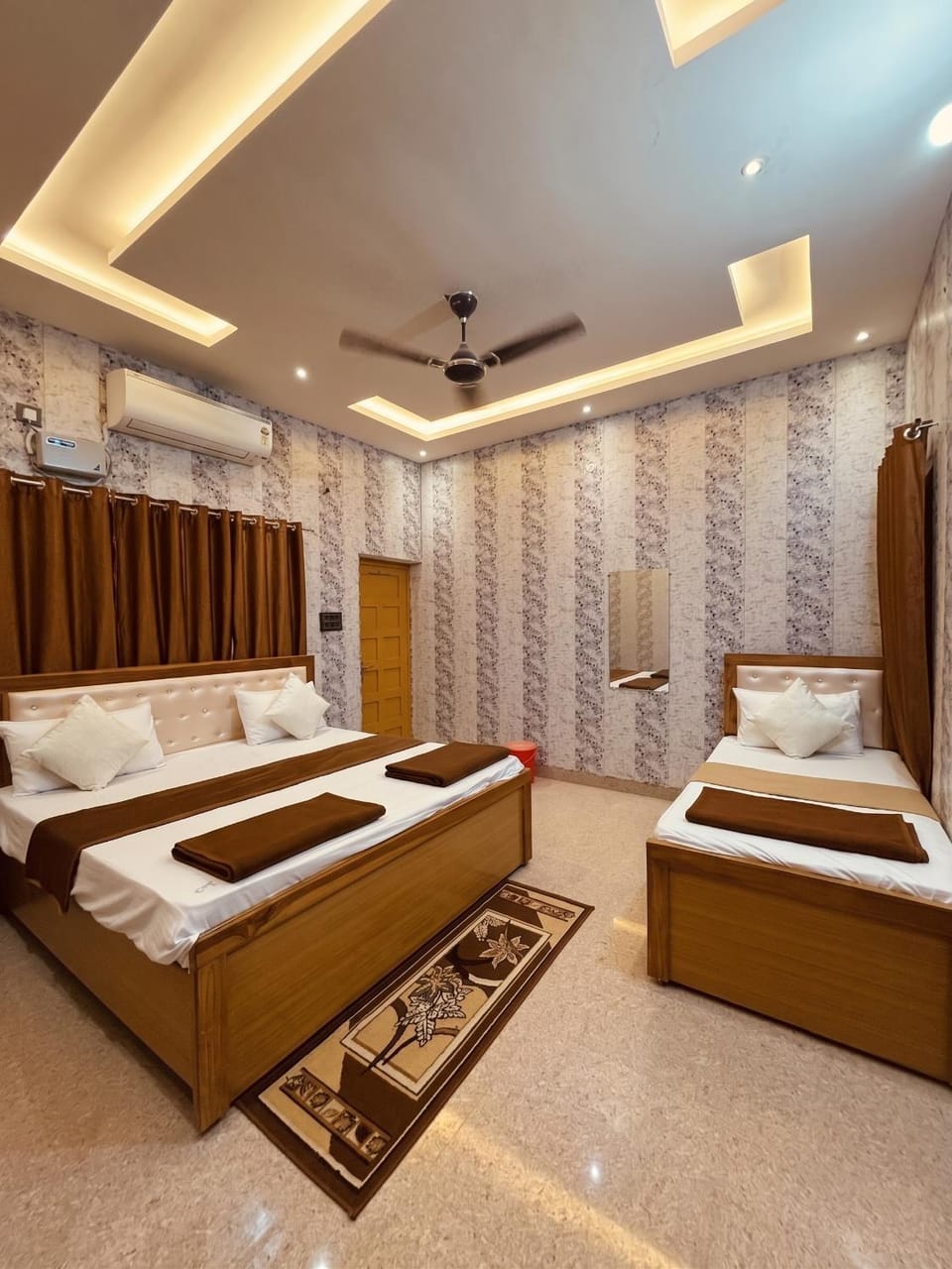 Bed, Photo of the whole room, Bedroom, towels, air conditioner
