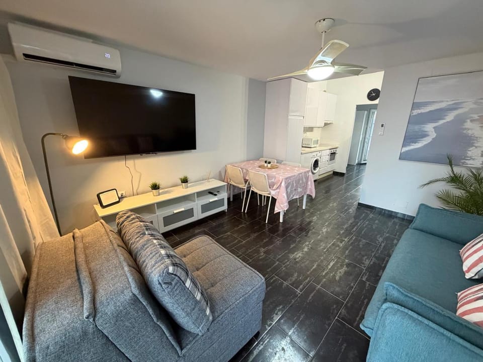 TV and multimedia, Kitchen or kitchenette, Living room, Seating area