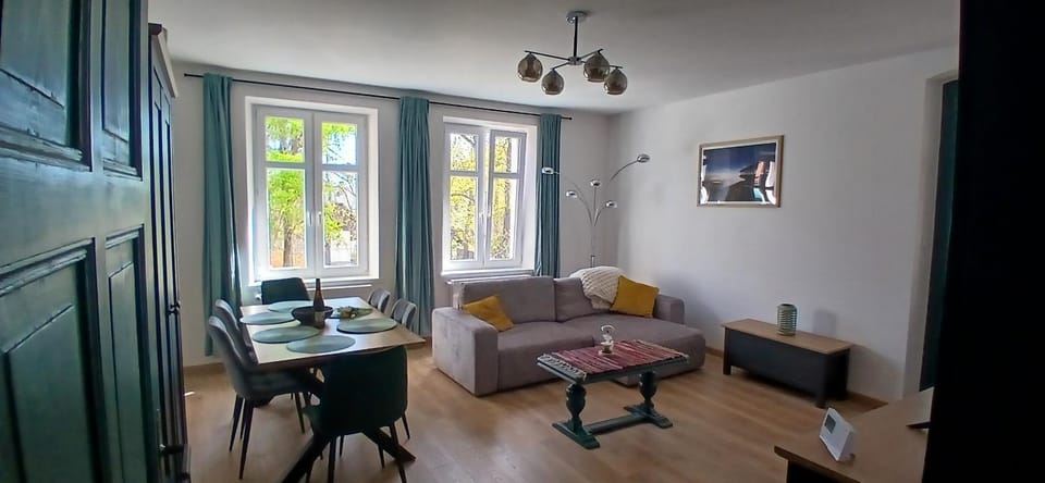 Apartament Mickiewicza 1 - Twoja baza w sercu Karkonoszy Apartment in Lower Silesian Voivodeship