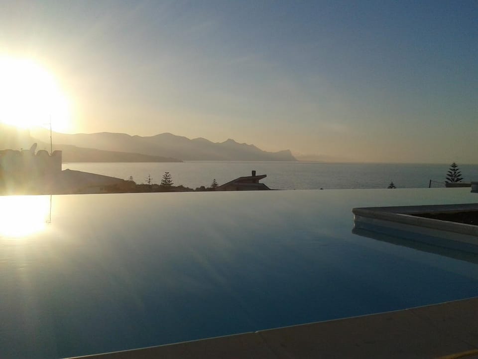 Beautiful View, Heated pool Villa in Alcamo