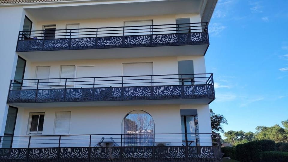 Property building, Balcony/Terrace, Balcony/Terrace