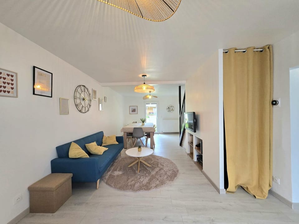 Bulle douce en famille, jardin & jeux House in Centre-Val de Loire