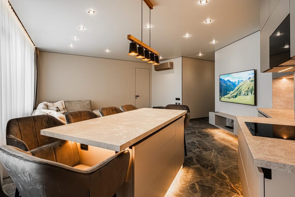 Seating area, Dining area, air conditioner
