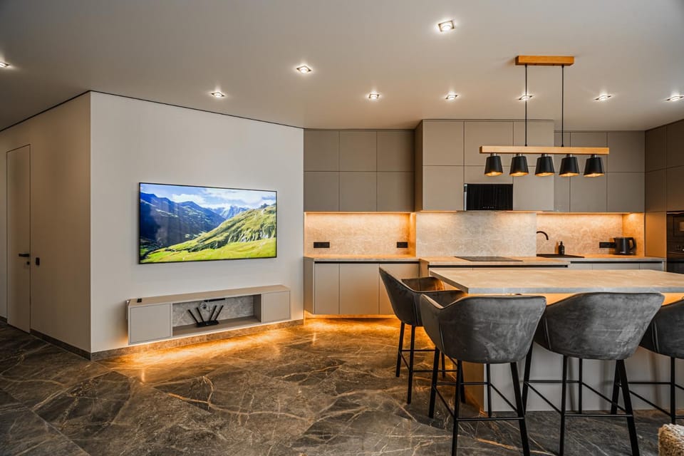 Dining area, pet friendly, kitchen