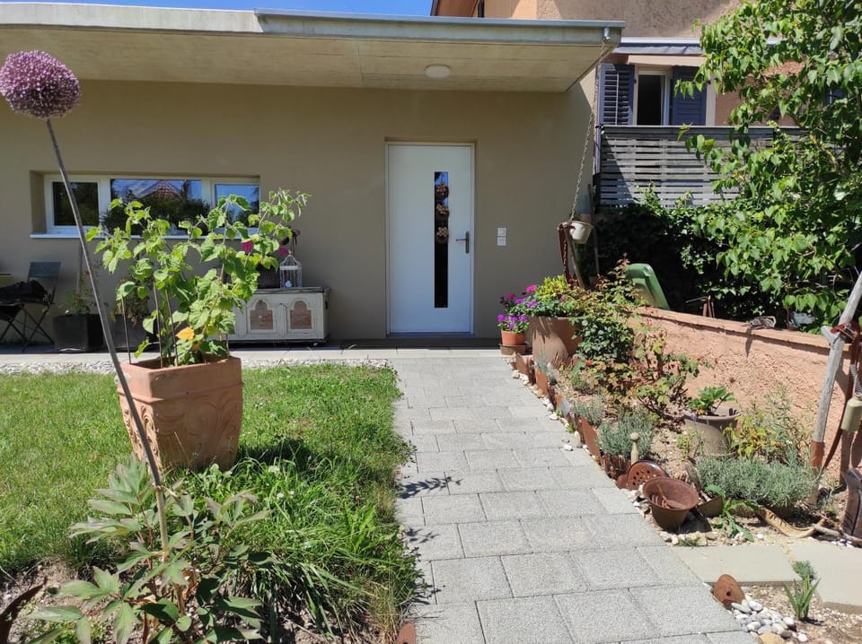 Property building, Facade/entrance, Day