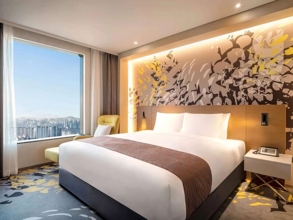 Bed, Coffee/tea facilities, Living room, Photo of the whole room, Seating area, Bedroom