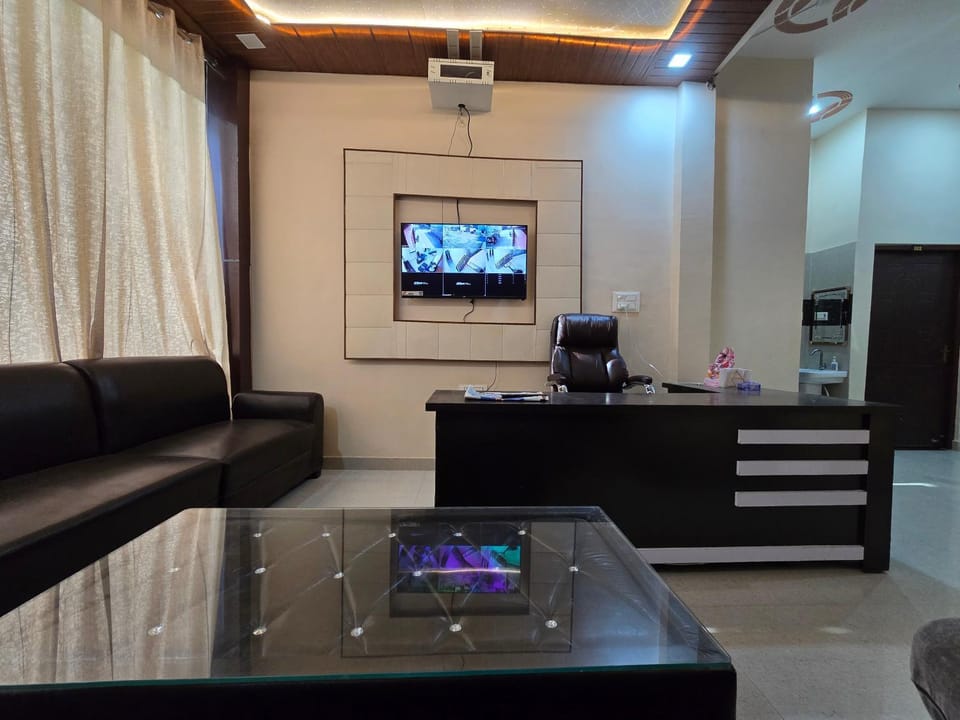 Communal lounge/ TV room, TV and multimedia, Seating area