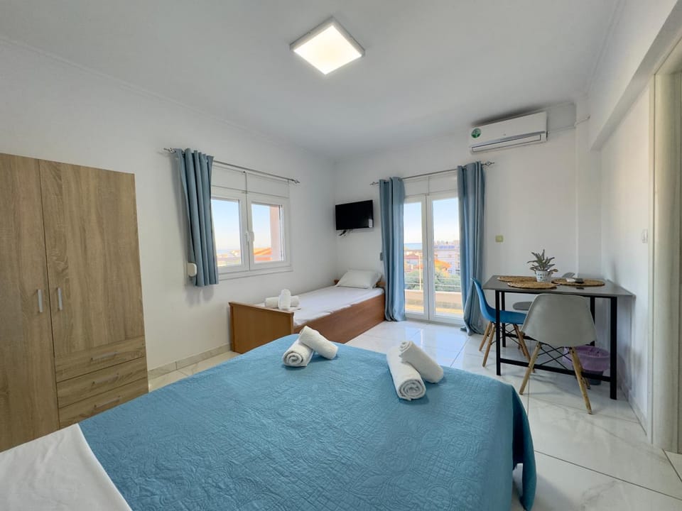 TV and multimedia, Bedroom, City view