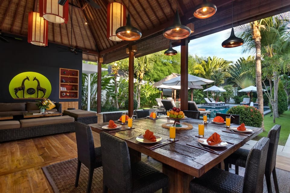 View (from property/room), View (from property/room), Living room, Dining area, Food, Food, Garden view, Pool view, Quiet street view