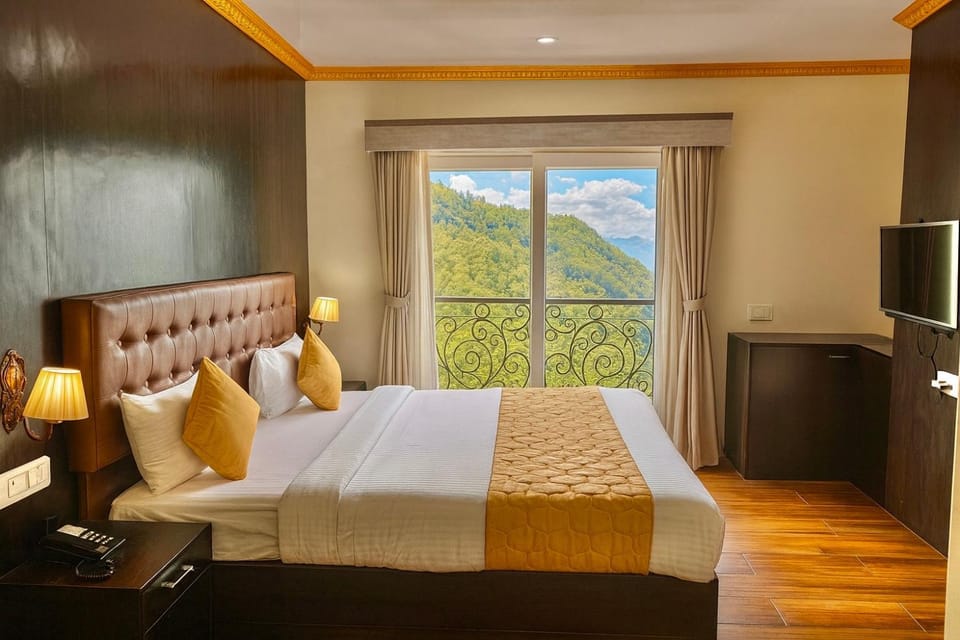 Bedroom, Mountain view