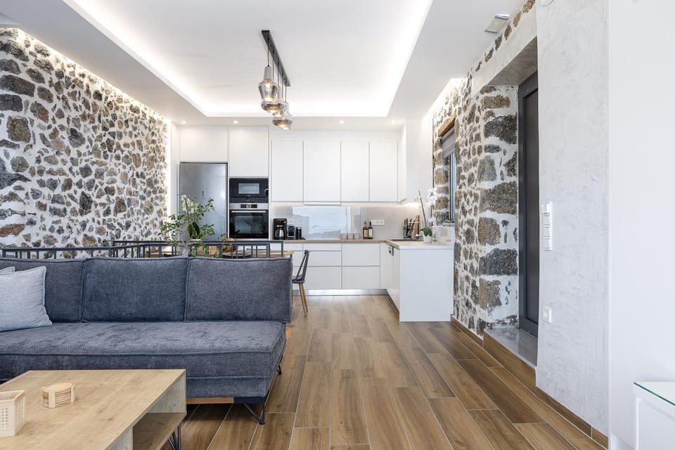 Kitchen or kitchenette, Living room, Seating area, Dining area