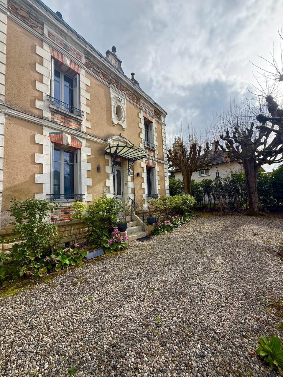 Character house with heated pool and spa Villa in Joué-lès-Tours