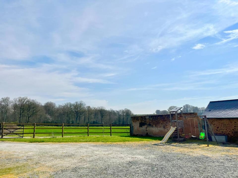 Cadre d'exception et nature - 2 Maisons - 15 pers max House in Pays de la Loire