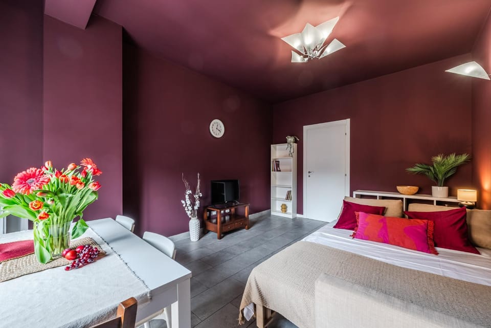 Bed, TV and multimedia, Living room, Photo of the whole room, Seating area