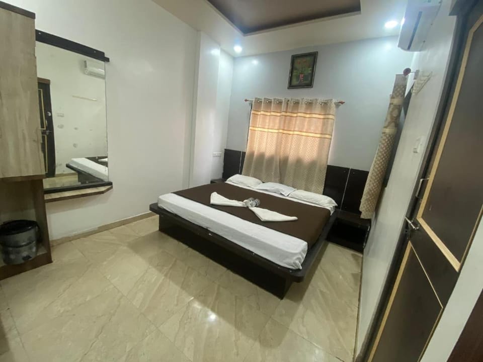 Bed, Photo of the whole room, air conditioner