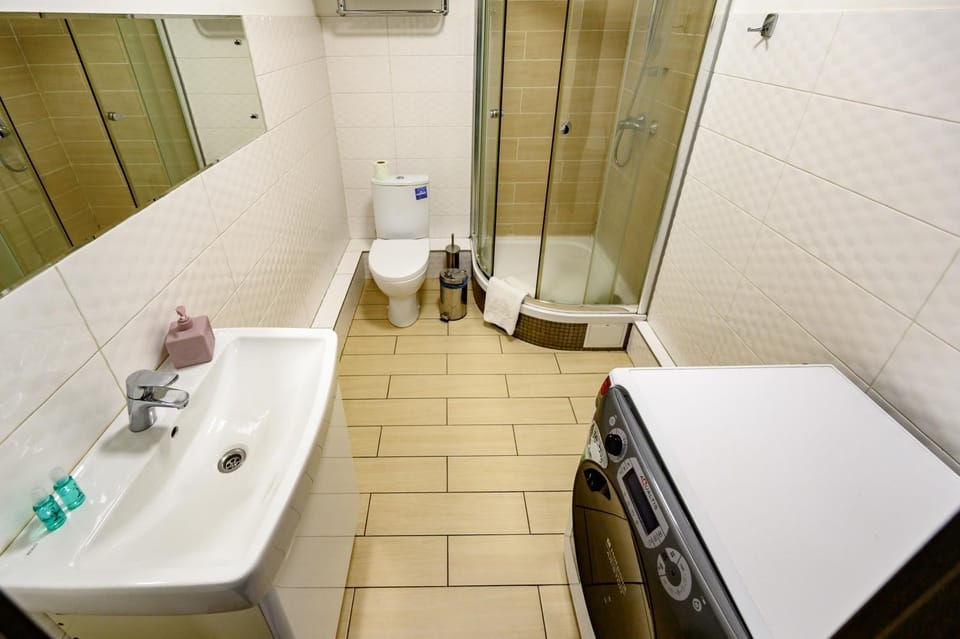 Shower, Toilet, towels, washing machine