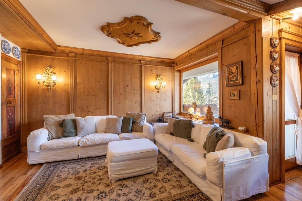 Communal lounge/ TV room, Living room