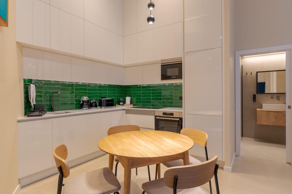 Kitchen or kitchenette, Dining area, minibar, oven, pet friendly, stove