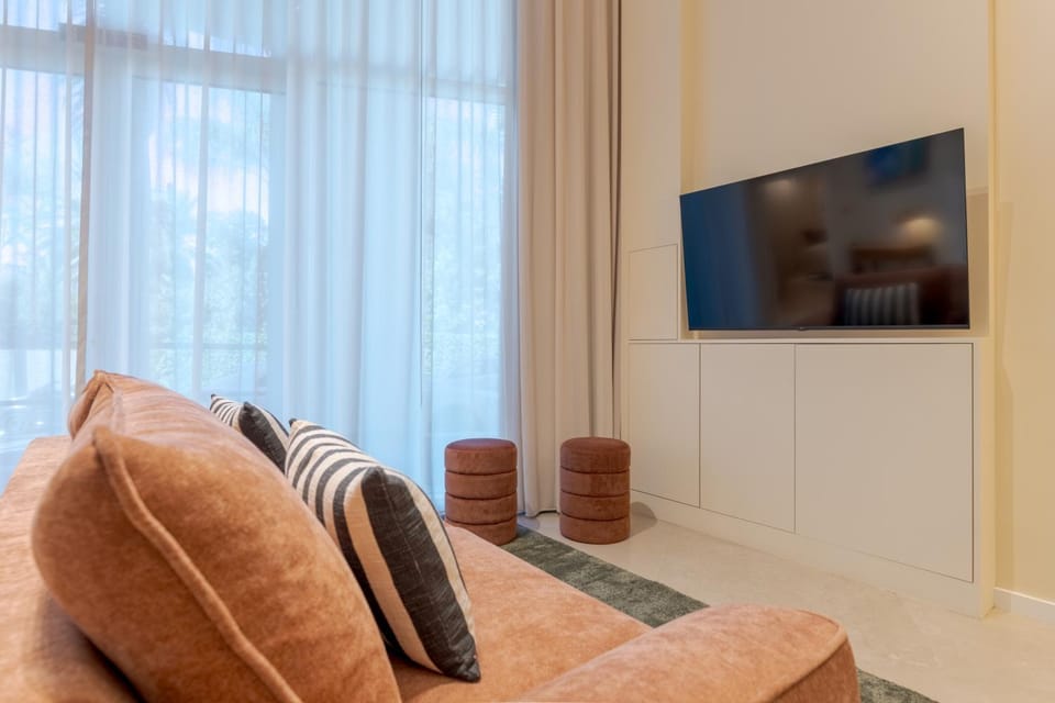 Communal lounge/ TV room, TV and multimedia, Living room, Seating area, Evening entertainment