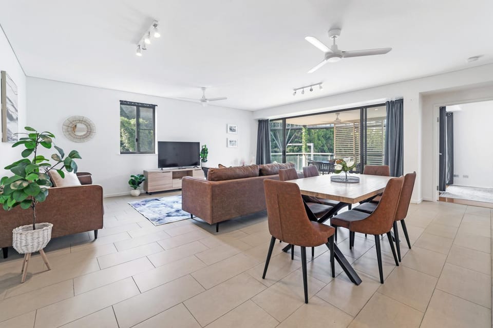 Waterfront Palms Suite 3 Bed, Central Location Apartment in Darwin