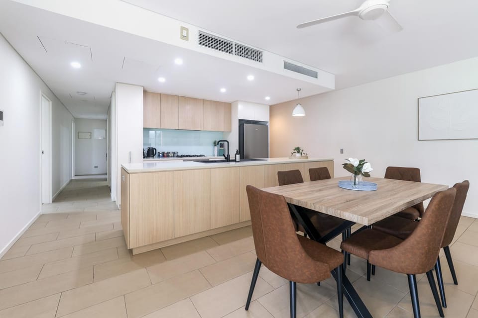 Waterfront Palms Suite 3 Bed, Central Location Apartment in Darwin