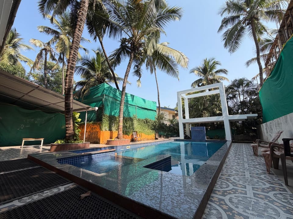Swimming pool, Swimming pool