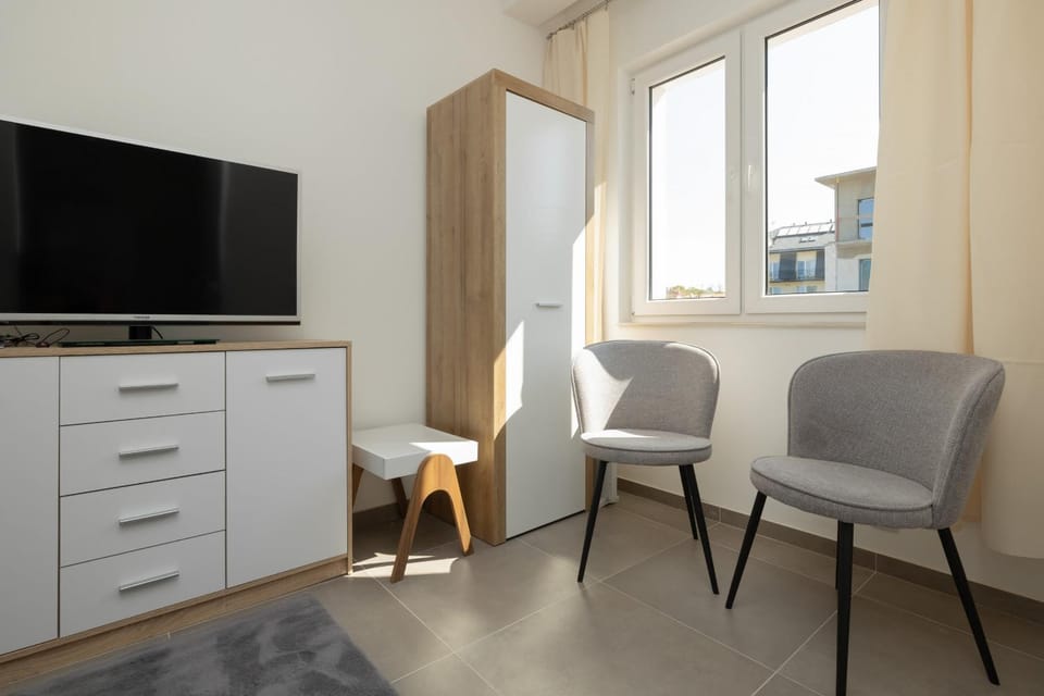 TV and multimedia, Seating area