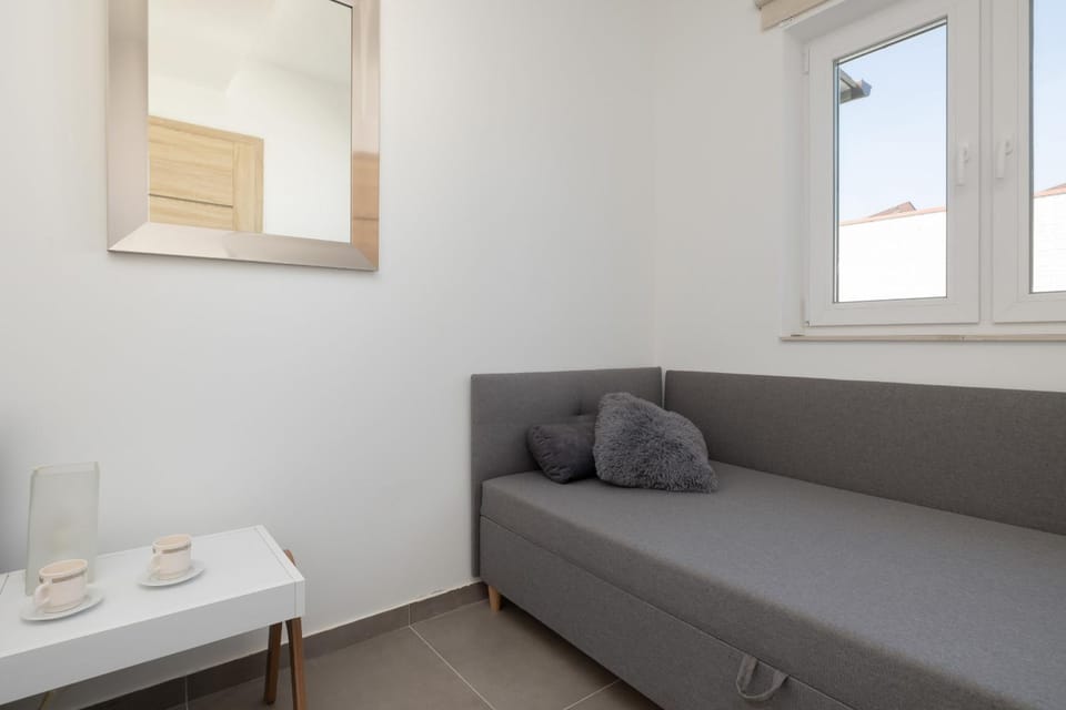 Photo of the whole room, Seating area, Bedroom