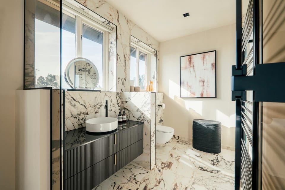Toilet, Photo of the whole room